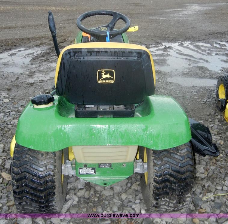 image for item D9673 John Deere LT166 lawn tractor