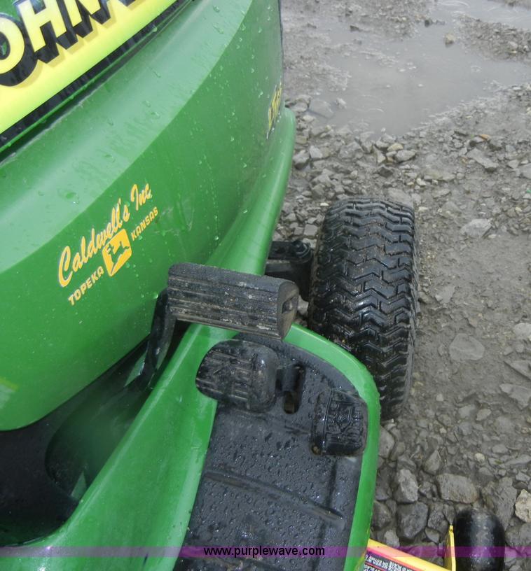 image for item D9673 John Deere LT166 lawn tractor