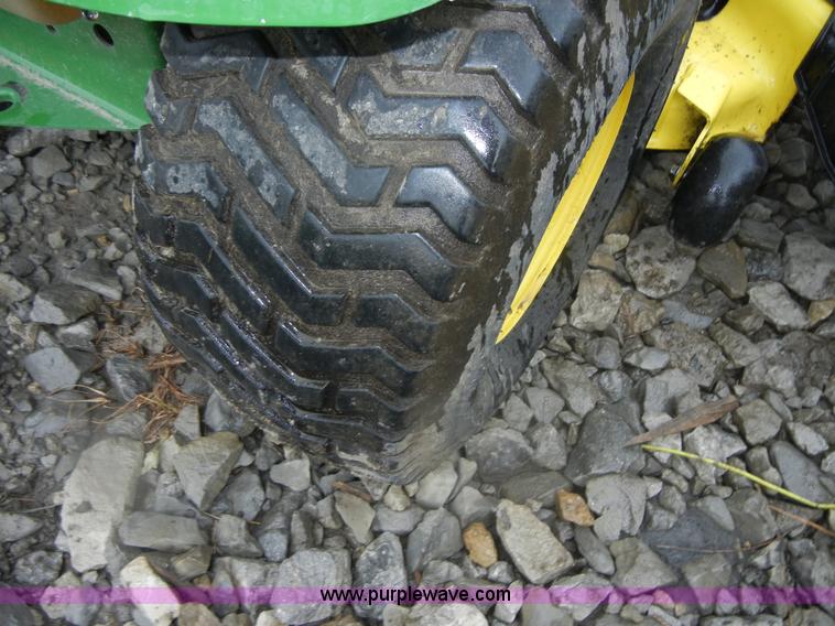 image for item D9673 John Deere LT166 lawn tractor