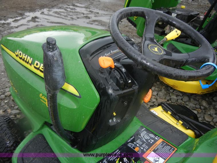 image for item D9673 John Deere LT166 lawn tractor
