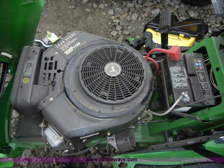 image for item D9673 John Deere LT166 lawn tractor