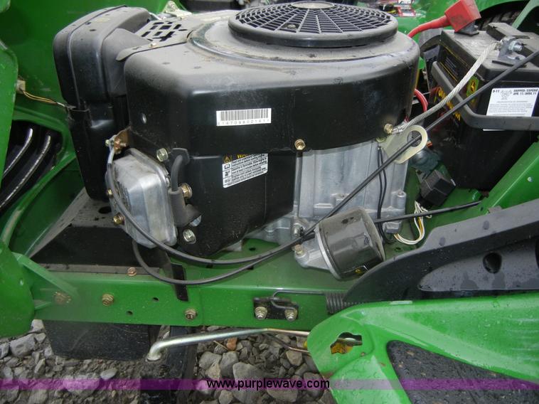 image for item D9673 John Deere LT166 lawn tractor