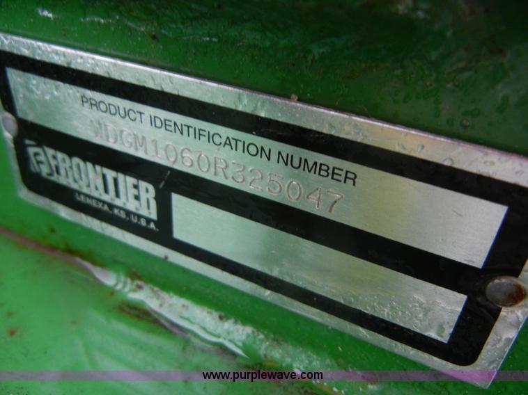 image for item D9673 John Deere LT166 lawn tractor