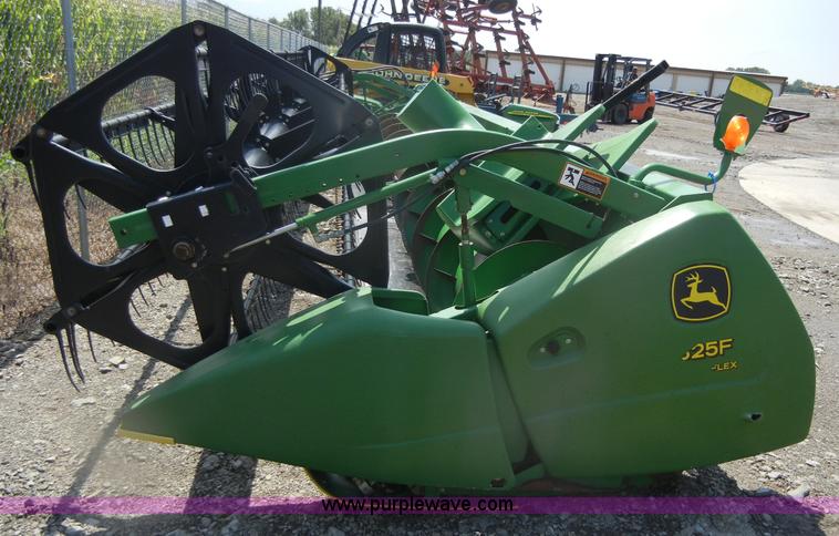 image for item D9680 John Deere 625F 25' flex head