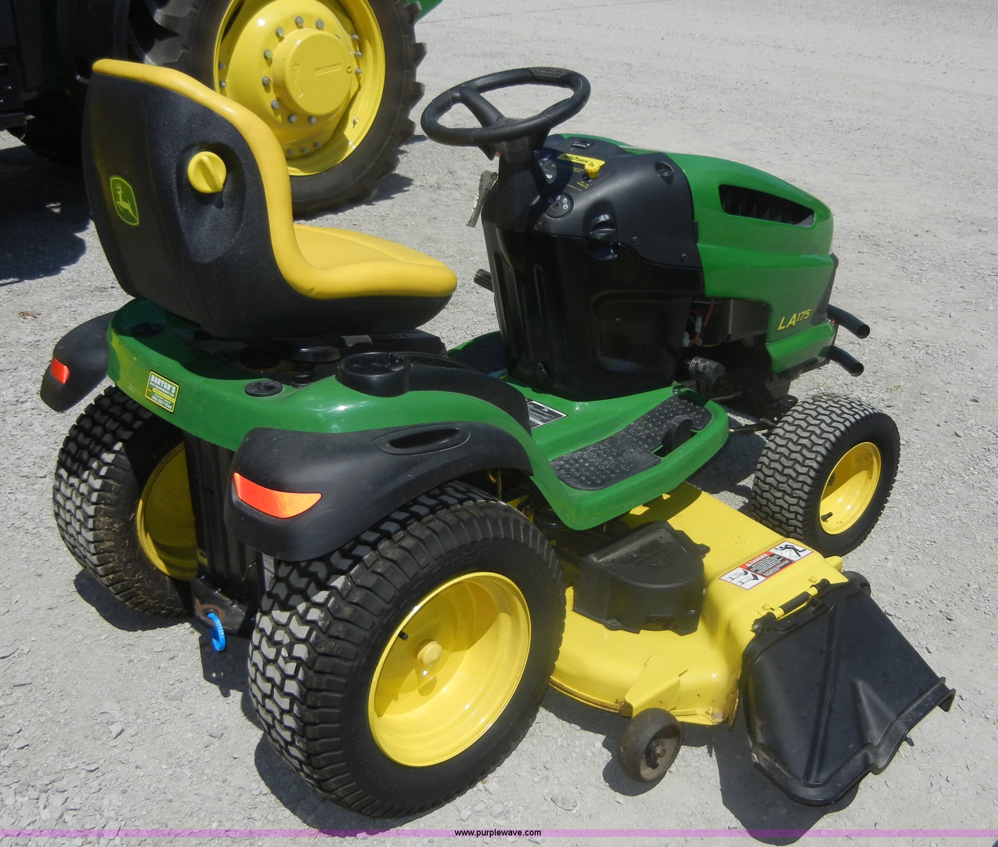 John Deere LA175 lawn mower in Atchison, KS Item A9991 sold Purple Wave
