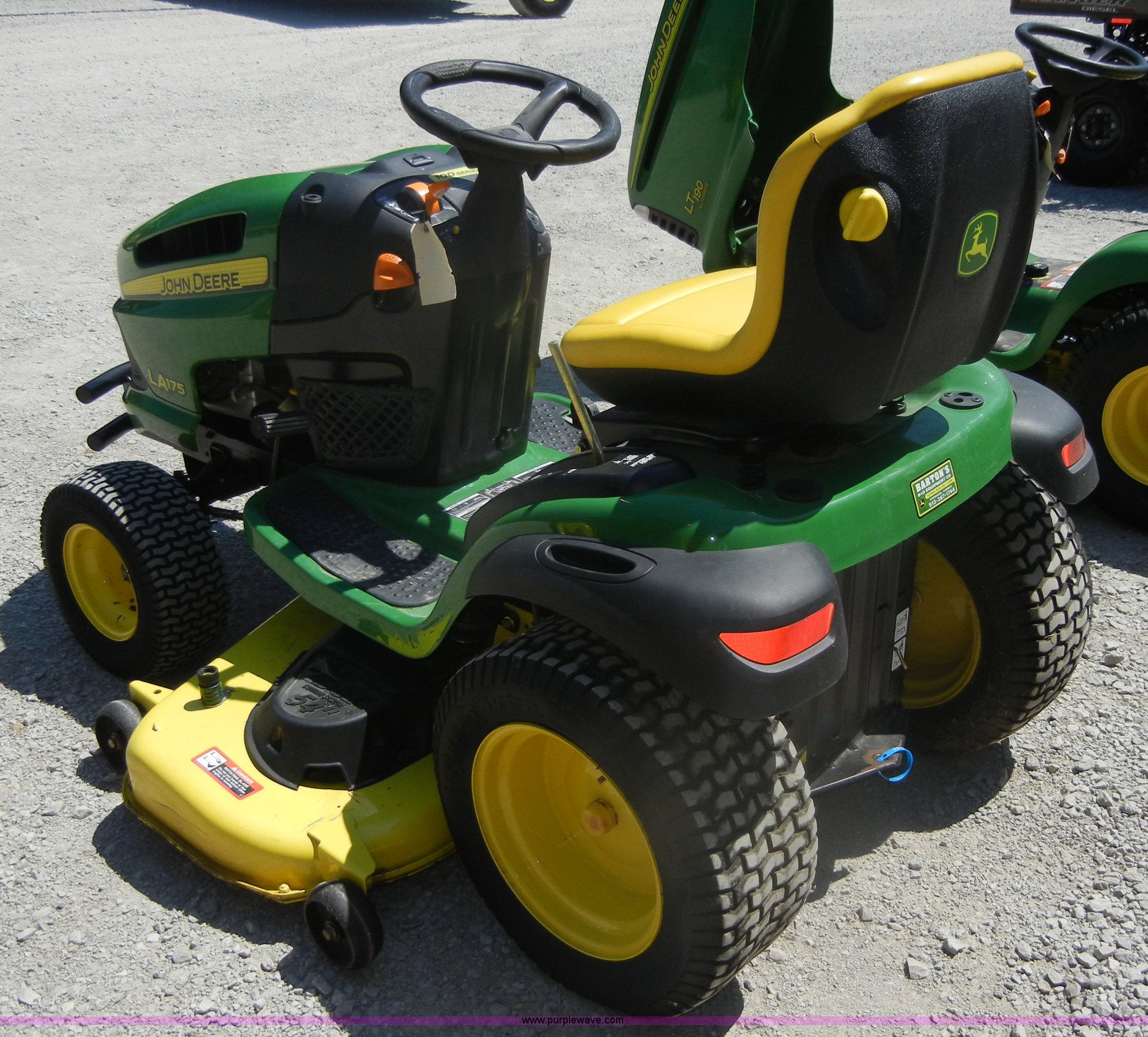 John Deere LA175 lawn mower in Atchison, KS Item A9991 sold Purple Wave