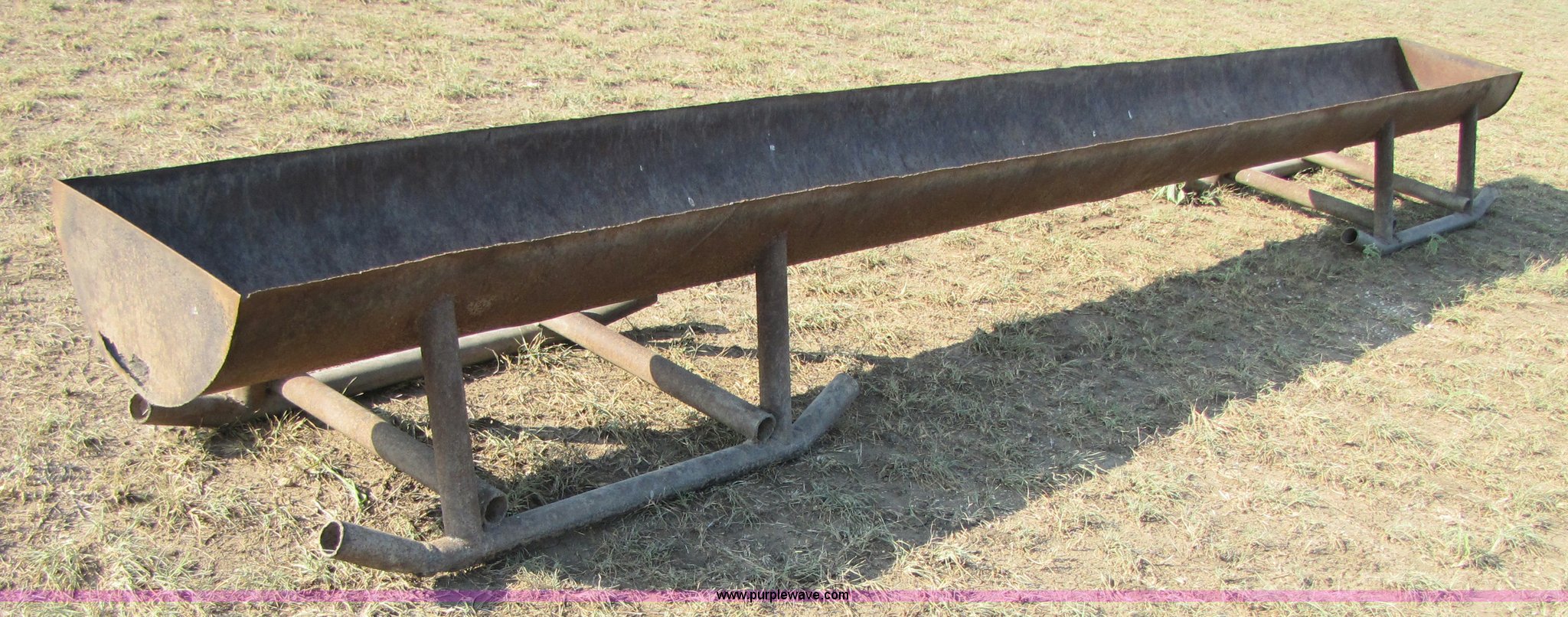 (9) metal pipe feed bunks in Seguin, TX Item C9501 sold Purple Wave