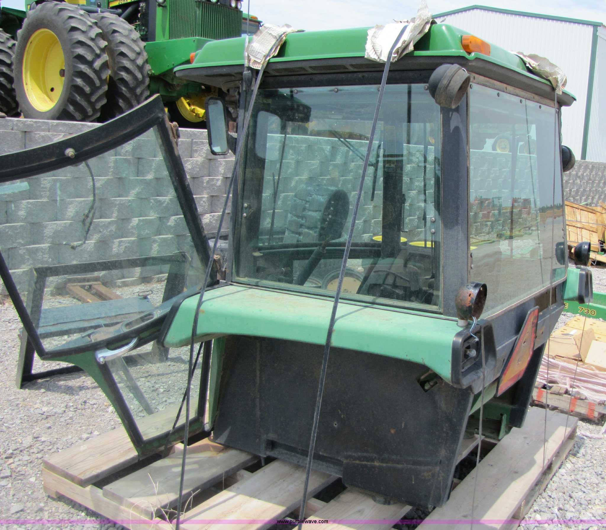 John Deere 40 Series tractor cab in Clinton, OK Item C9505 sold