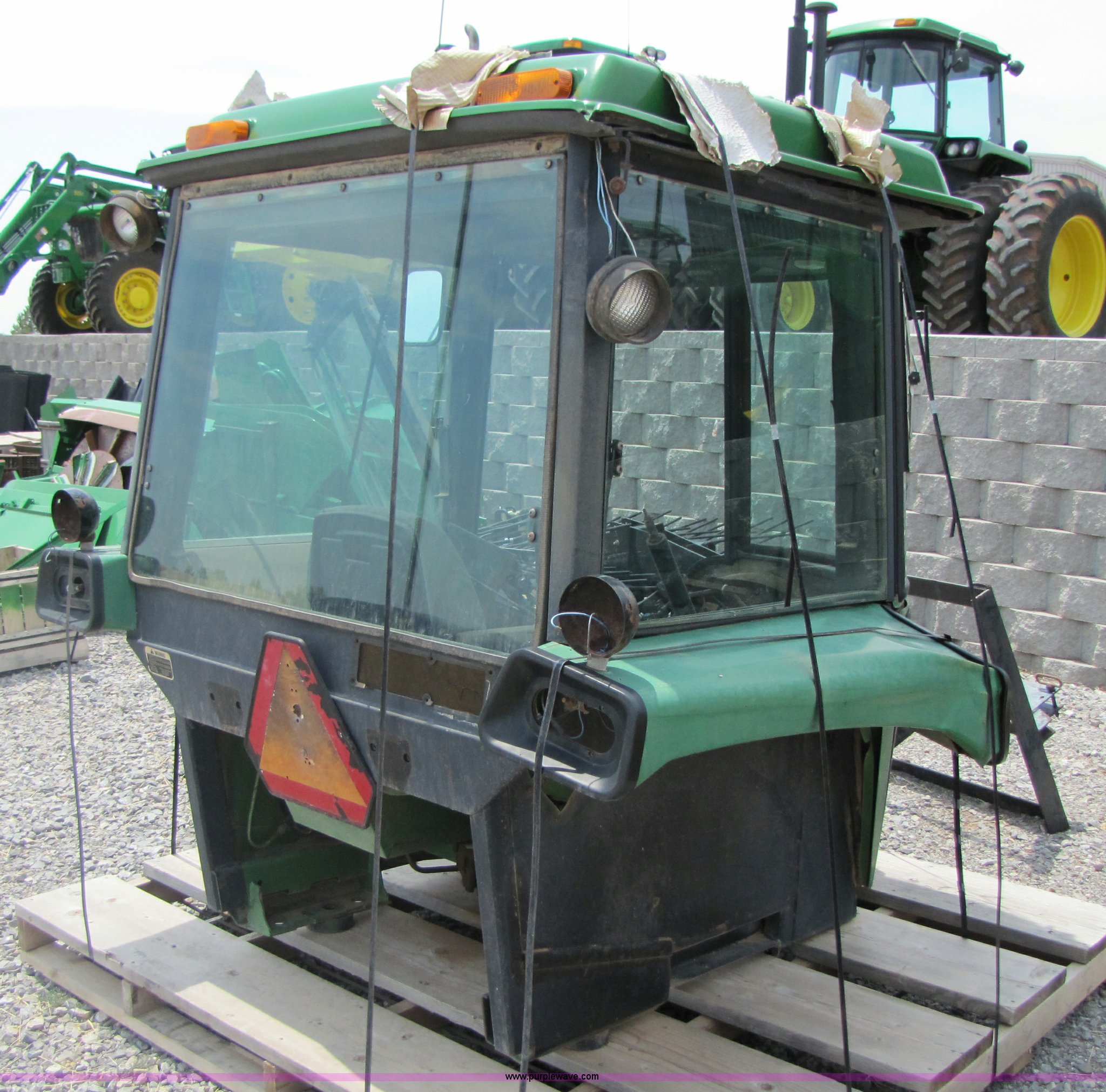 John Deere 40 Series tractor cab in Clinton, OK Item C9505 sold