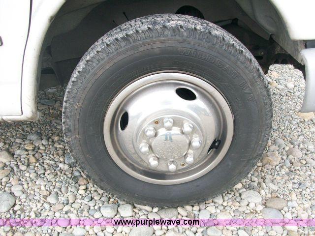 image for item A1196 2002 Chevrolet G3500 Express box van