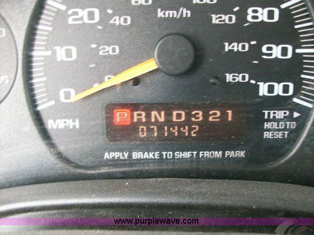 image for item A1196 2002 Chevrolet G3500 Express box van