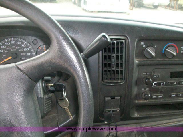 image for item A1196 2002 Chevrolet G3500 Express box van