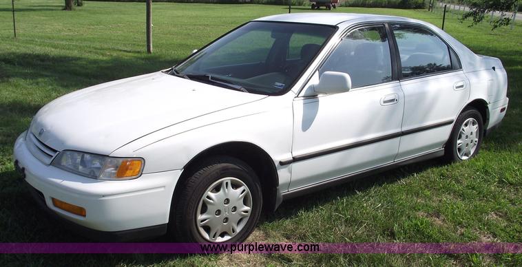 image for item A4017 1995 Honda Accord LX