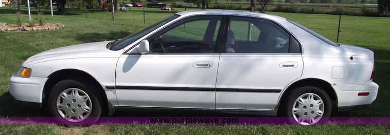 image for item A4017 1995 Honda Accord LX