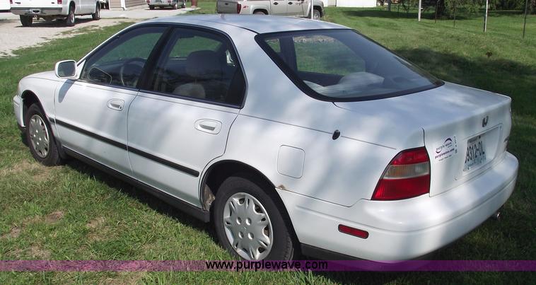 image for item A4017 1995 Honda Accord LX