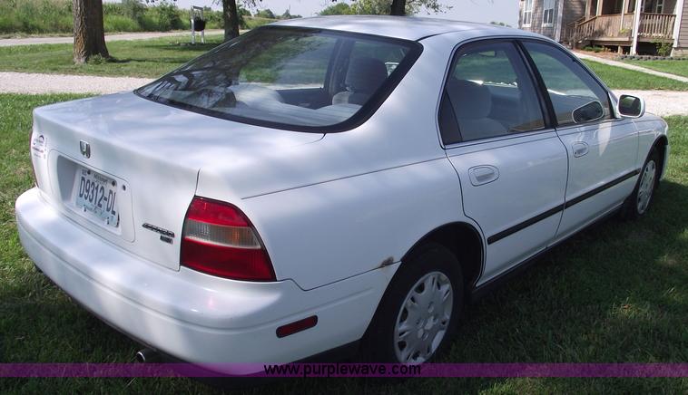 image for item A4017 1995 Honda Accord LX