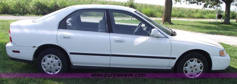 image for item A4017 1995 Honda Accord LX