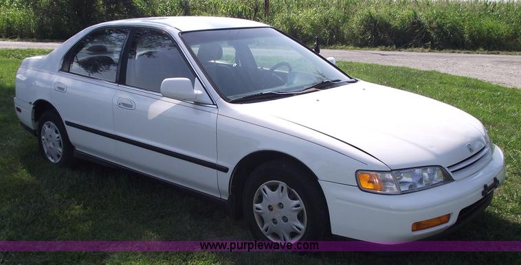 image for item A4017 1995 Honda Accord LX