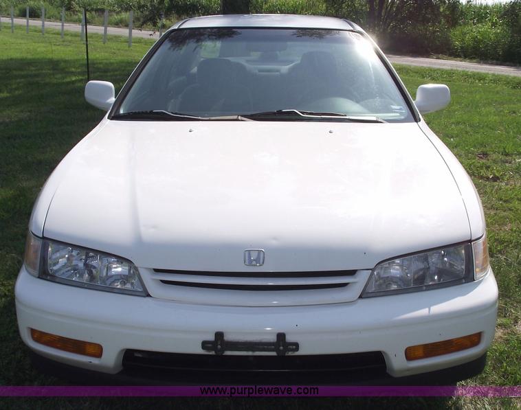 image for item A4017 1995 Honda Accord LX