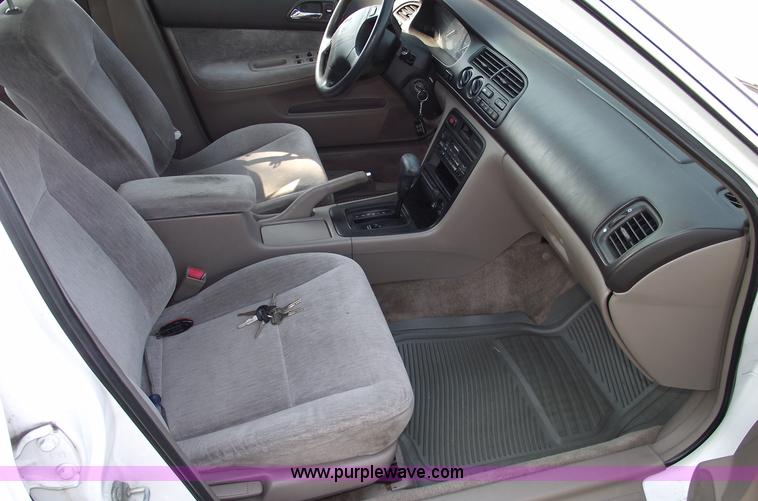 image for item A4017 1995 Honda Accord LX