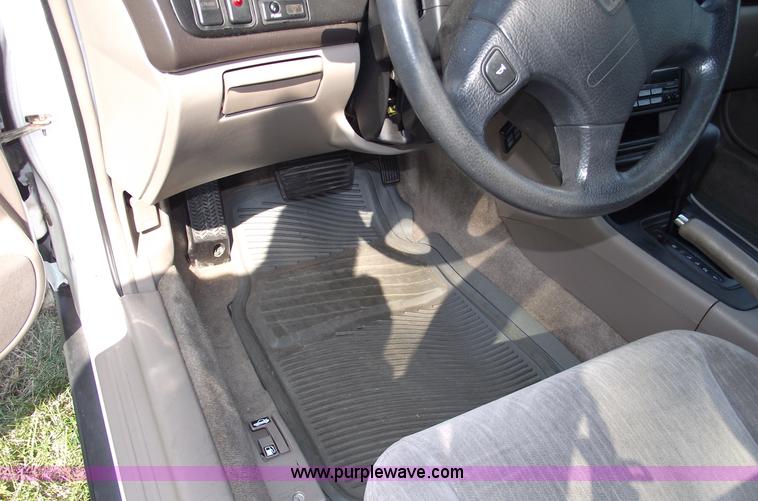 image for item A4017 1995 Honda Accord LX