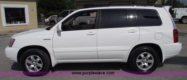 image for item A4069 2002 Toyota Highlander Limited SUV