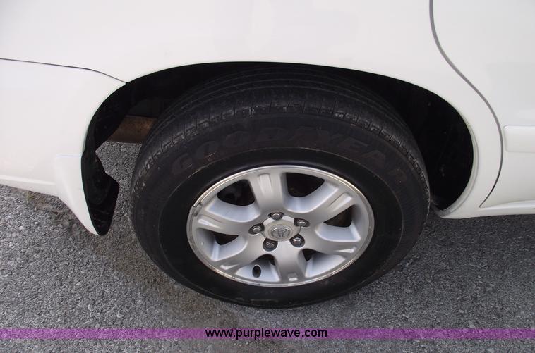 image for item A4069 2002 Toyota Highlander Limited SUV