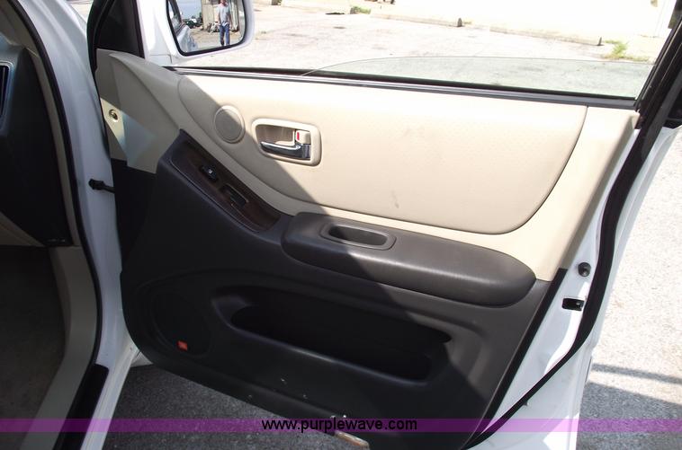 image for item A4069 2002 Toyota Highlander Limited SUV