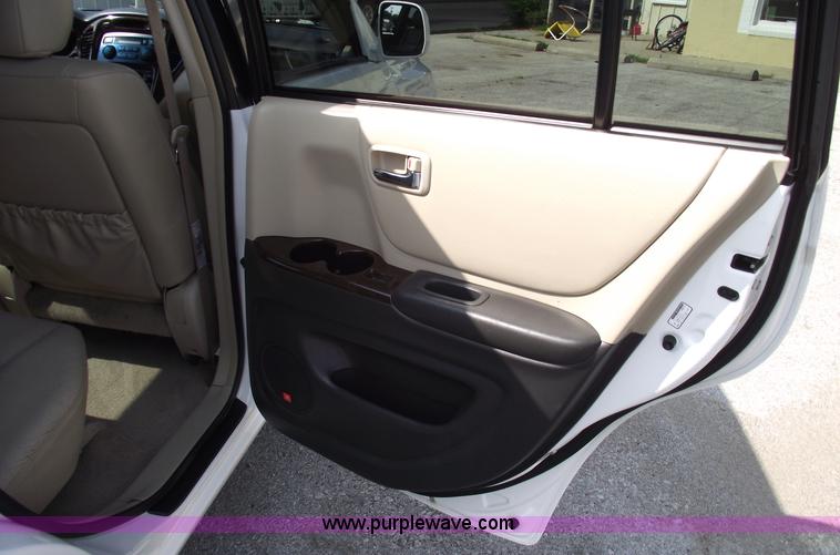 image for item A4069 2002 Toyota Highlander Limited SUV