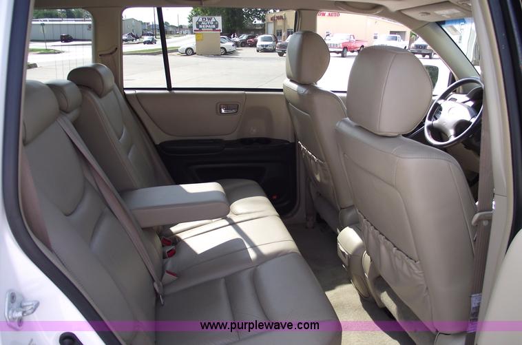 image for item A4069 2002 Toyota Highlander Limited SUV