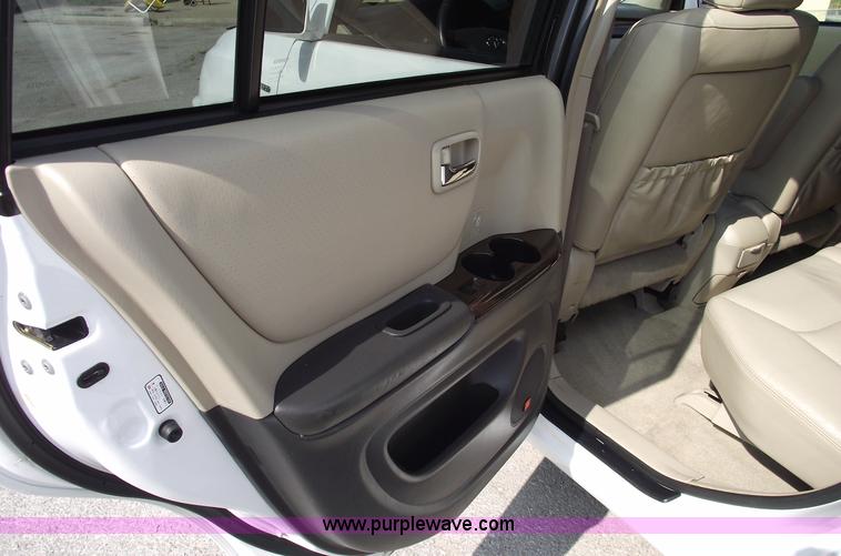 image for item A4069 2002 Toyota Highlander Limited SUV