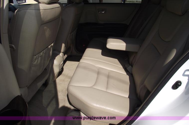 image for item A4069 2002 Toyota Highlander Limited SUV