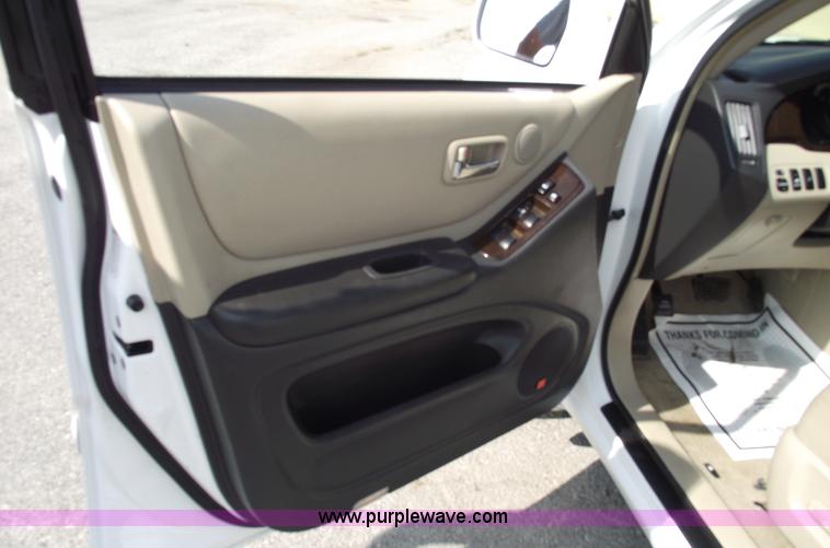 image for item A4069 2002 Toyota Highlander Limited SUV