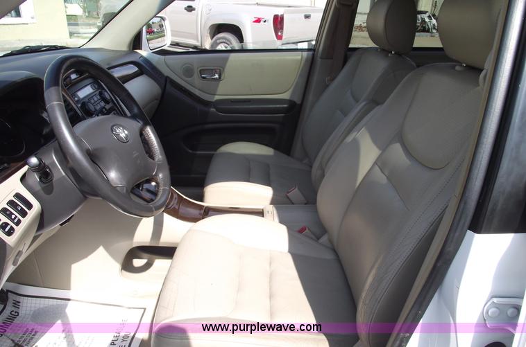 image for item A4069 2002 Toyota Highlander Limited SUV