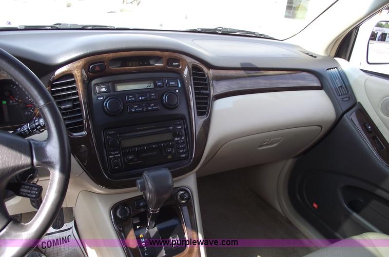 image for item A4069 2002 Toyota Highlander Limited SUV