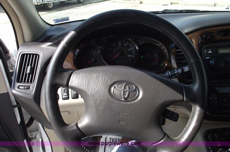 image for item A4069 2002 Toyota Highlander Limited SUV