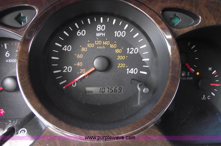 image for item A4069 2002 Toyota Highlander Limited SUV