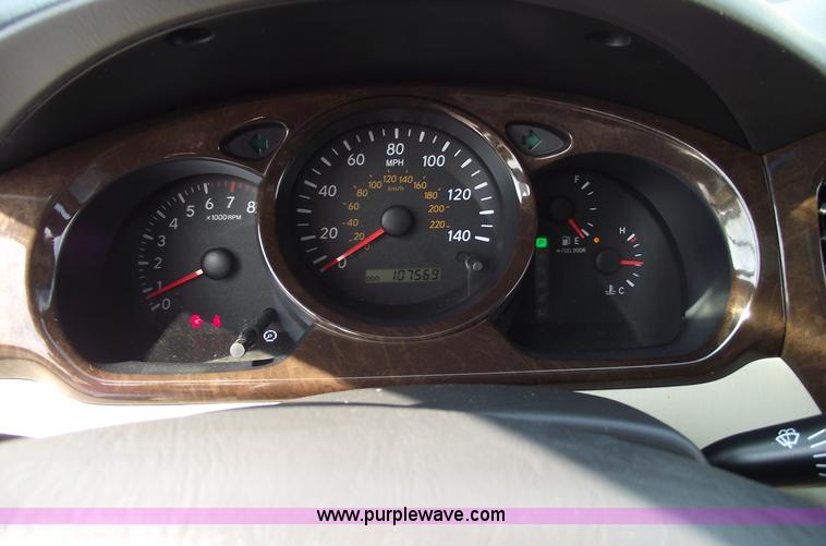 image for item A4069 2002 Toyota Highlander Limited SUV