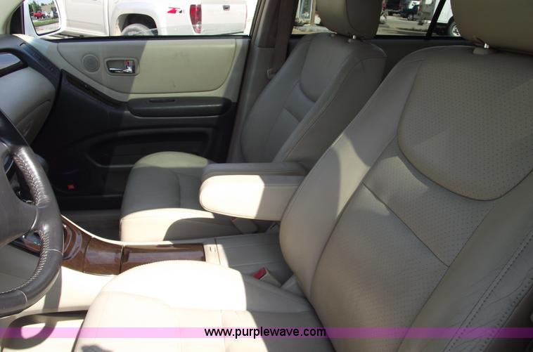 image for item A4069 2002 Toyota Highlander Limited SUV