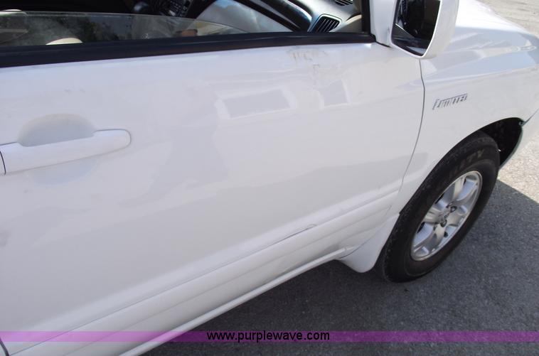 image for item A4069 2002 Toyota Highlander Limited SUV