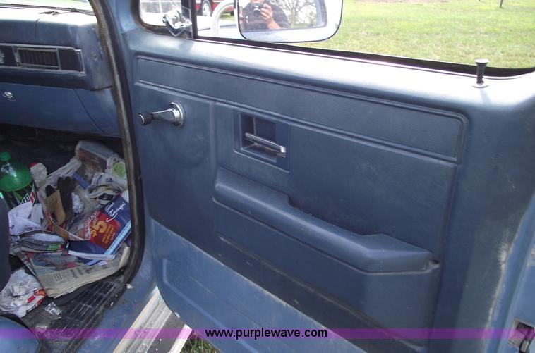 image for item A4079 1987 Chevrolet Custom Deluxe 10 pickup truck