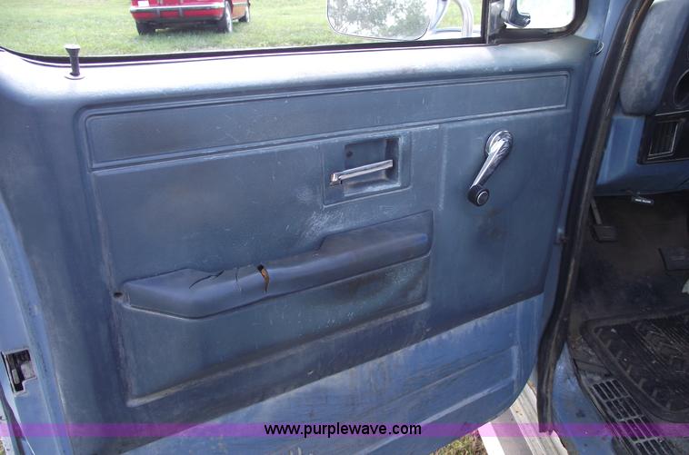 image for item A4079 1987 Chevrolet Custom Deluxe 10 pickup truck