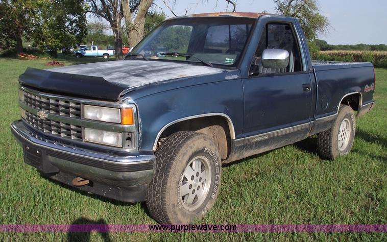 image for item A4084 1990 Chevrolet 1500 pickup truck