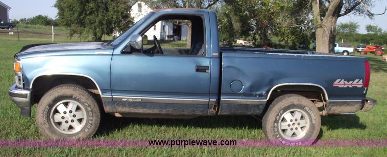 image for item A4084 1990 Chevrolet 1500 pickup truck
