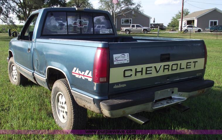 image for item A4084 1990 Chevrolet 1500 pickup truck