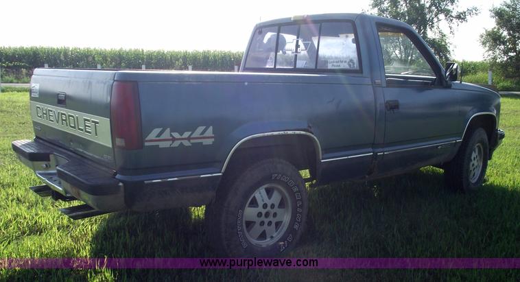 image for item A4084 1990 Chevrolet 1500 pickup truck