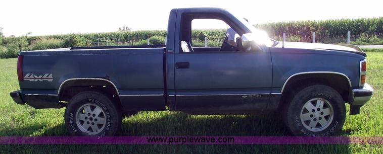 image for item A4084 1990 Chevrolet 1500 pickup truck
