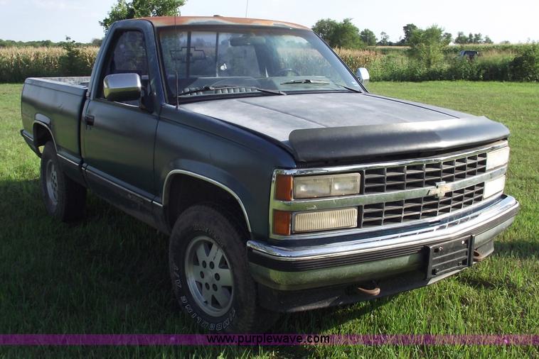 image for item A4084 1990 Chevrolet 1500 pickup truck