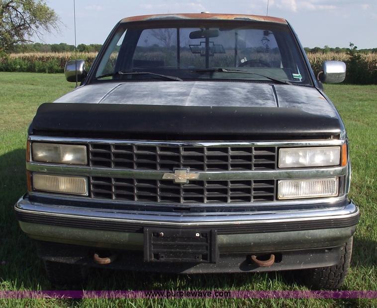 image for item A4084 1990 Chevrolet 1500 pickup truck