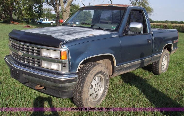 image for item A4084 1990 Chevrolet 1500 pickup truck